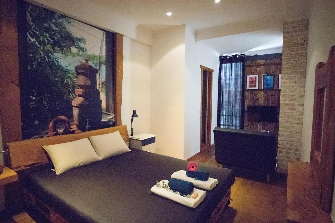 Modern & Recycled Guest House Machico  Machico (Madeira)