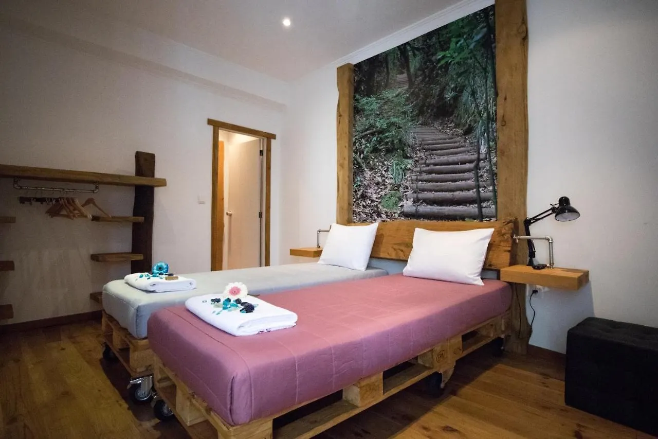 Hostel Modern & Recycled Guest House Machico  Πορτογαλία