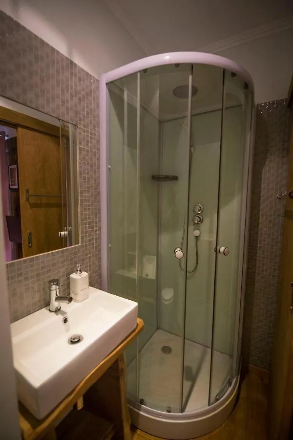 Modern & Recycled Guest House Machico  Hostel