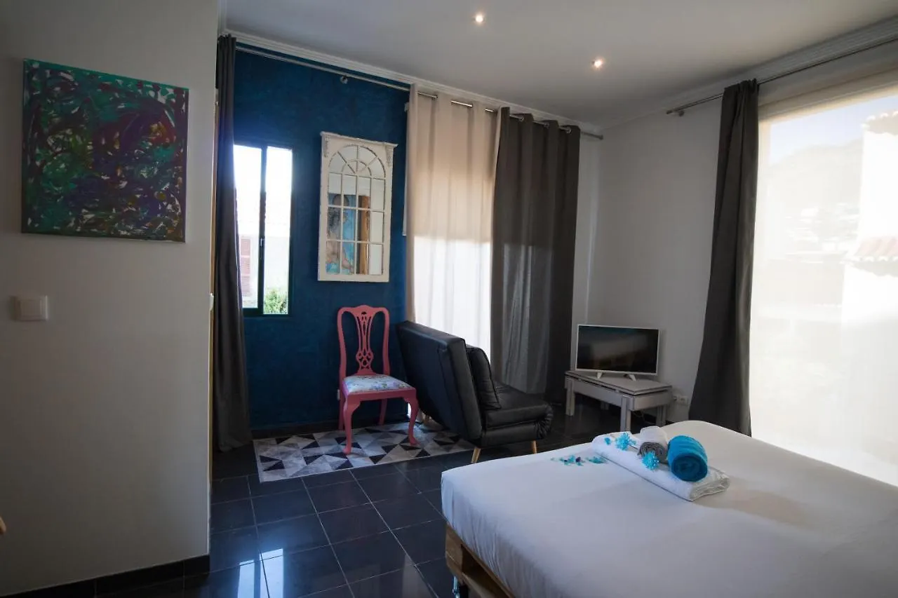 Hostel Modern & Recycled Guest House Machico