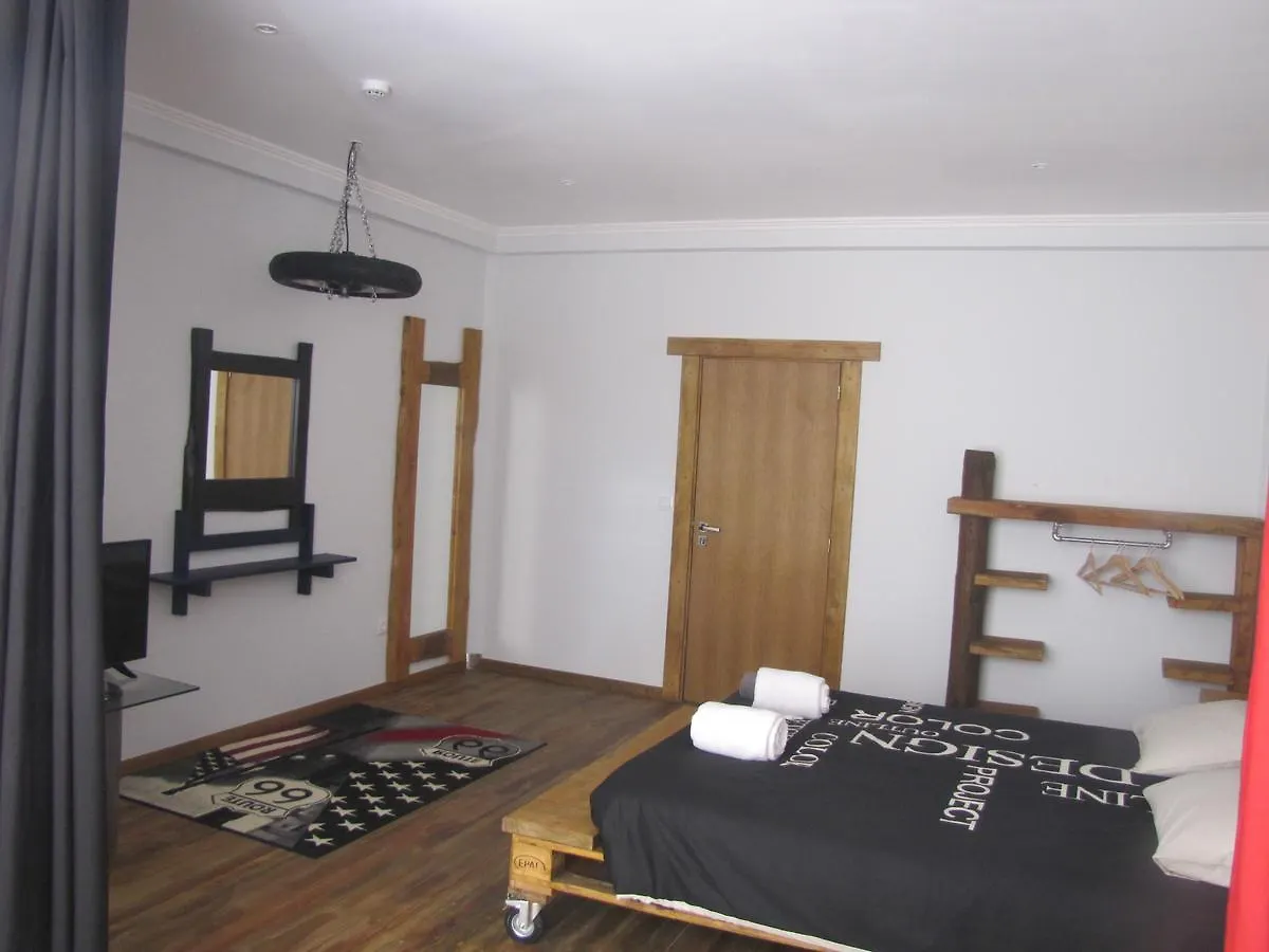 Modern & Recycled Guest House Machico  Hostel Machico (Madeira)