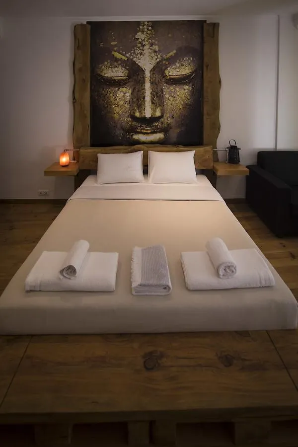 Modern & Recycled Guest House Machico  Machico (Madeira)