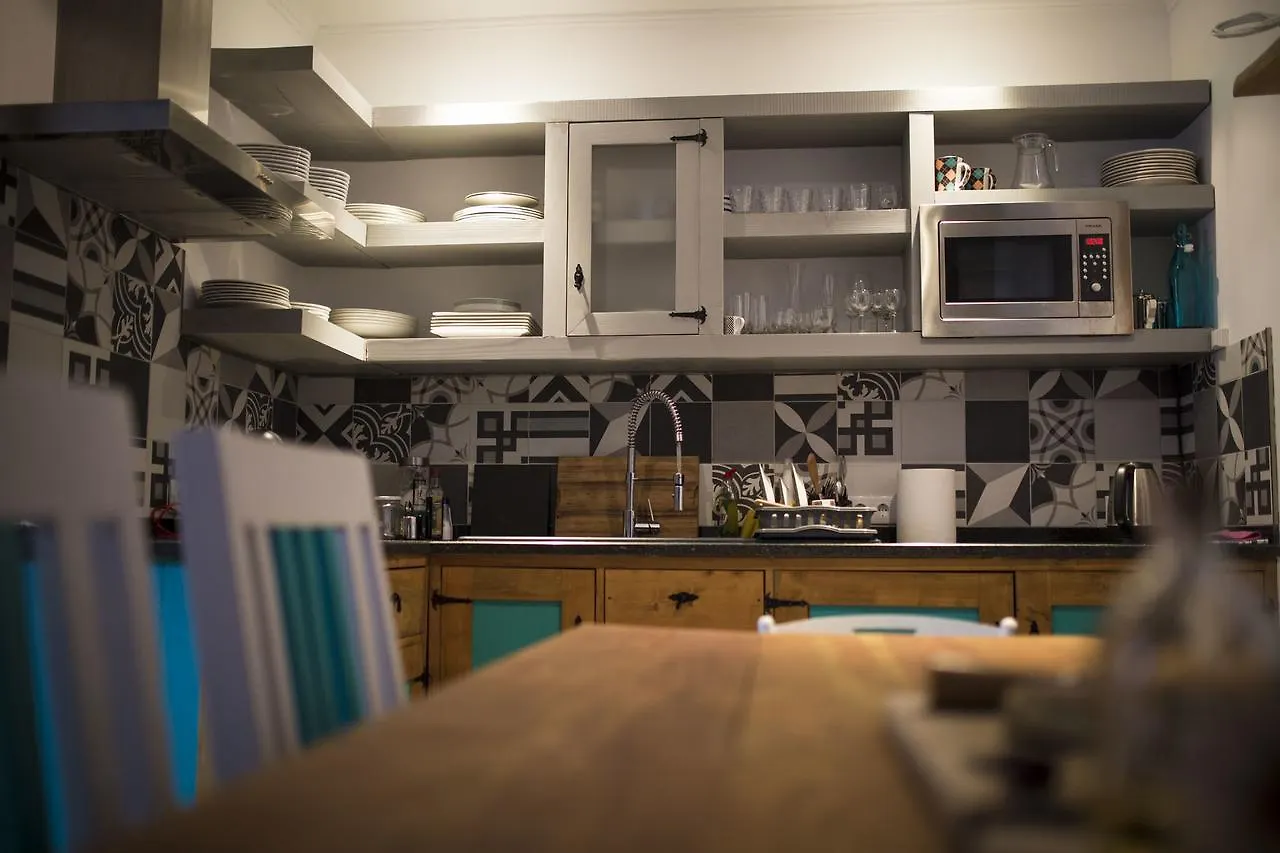 Modern & Recycled Guest House Machico  Hostel Machico (Madeira)