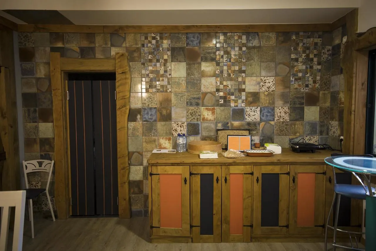 Modern & Recycled Guest House Machico  Hostel Machico (Madeira)