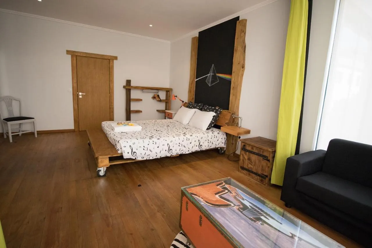 Modern & Recycled Guest House Machico  Machico (Madeira)