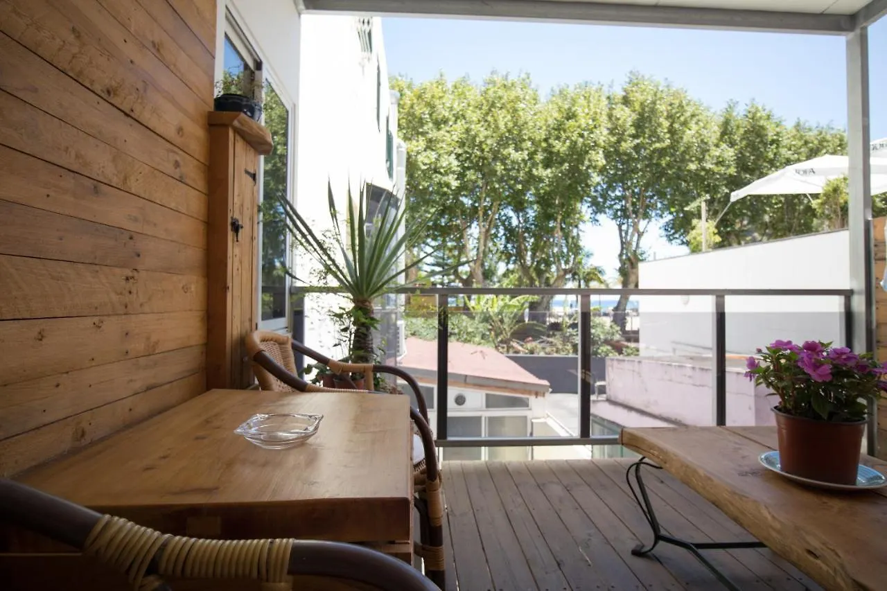 Hostel Modern & Recycled Guest House Machico